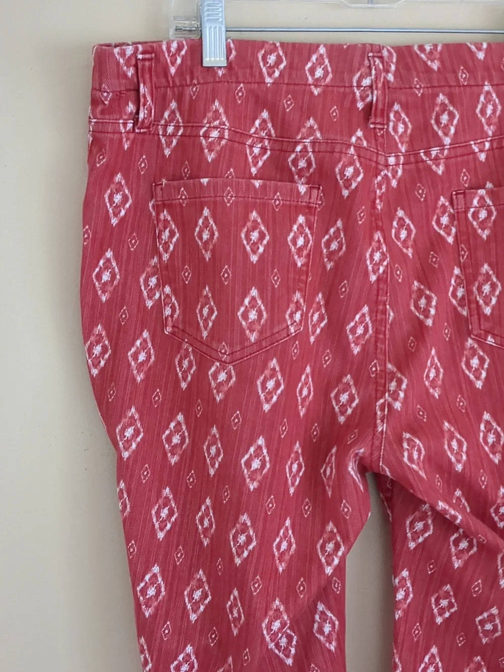 XL Faded Glory Shorts Modest Red Ikat